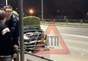 В Пензе на ул. Антонова произошло лобовое столкновение легковушек
