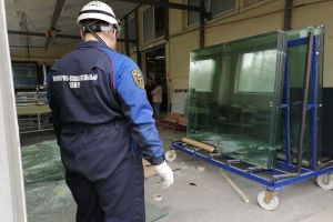 На базе стройматериалов в Пензе работницу придавило стеклом