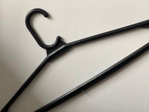 Надеваю носок на вешалку - все удивляются, а я ликую: это облегчит жизнь каждой хозяйки