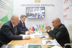 Губернатор Олег Мельниченко провел встречу с хокимом Ташкентской области