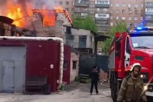 МЧС опубликовало видео с места большого пожара на улице Володарского в Пензе