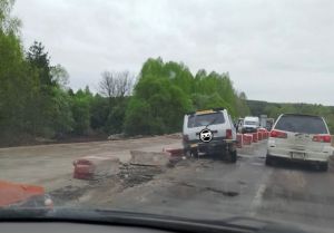 В Никольском районе автомобиль въехал в ограждение на ремонтируемом мосту