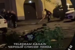 В Пензе подростки осквернили Знамя Победы, прополоскав его в луже