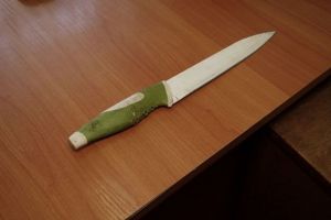 В Пензе мужчина с ножом набросился на женщину и похитил драгоценности