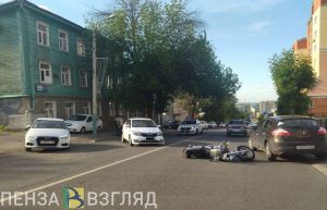 В Пензе на ул. Володарского случилось ДТП с мотоциклистом