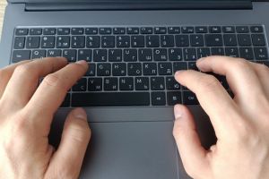 Внедрение цифрового рубля могут перенести: россиянам назвали сроки