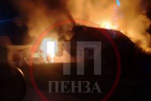 В Бессоновке очевидцы сняли видео жуткого пожара в частном доме