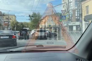 В Пензе на улице Суворова произошло ДТП с участием четырех машин