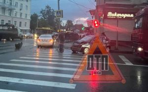 В Пензе перевернулся аварийно-спасательный автомобиль: появилось видео