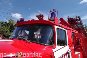 В Кузнецке огонь уничтожил гараж и легковой автомобиль