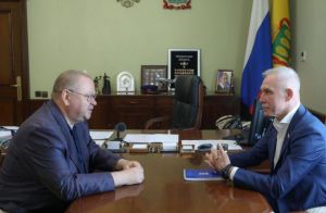 Мельниченко и Морозов обсудили поддержку трудовых коллективов в Пензе и регионе