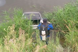 В Пензе в реке Суре обнаружили затонувший автомобиль