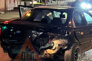 В Пензе в ДТП на ул. Максима Горького машину развернуло на 90 градусов