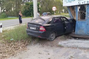 В Чаадаевке водитель въехал на автомобиле в магазин и убежал