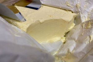 К бабушкам – не едем: проверил деревенское масло и самое дешевое магазинное, результат заставил задуматься
