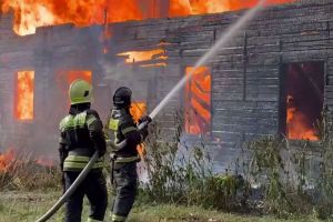 На Молодежной улице в Пензе выгорел дом
