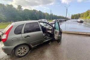 В Пензе двух девочек госпитализировали после аварии на улице Окружной