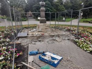 В Пензе начали реставрировать бюст Лермонтова