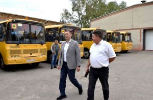 Мэр Пензы проверил готовность школьных автобусов к новому учебному году