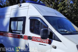 В Кузнецком районе водитель иномарки слетел с дороги и врезался в дерево