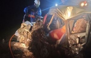 Спасатели опубликовали новые кадры с места ДТП с погибшими в Пензенской области