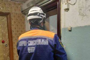 Спасатели освободили пожилую пензячку из запертой квартиры