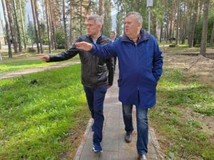 В Заречном продолжают обустраивать сквер имени Демакова