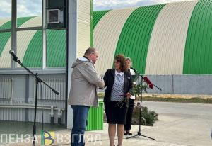 Мельниченко наградил сотрудников агрофирмы в Малой Сердобе