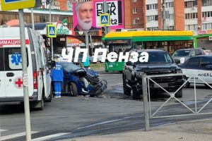 На улице Калинина в Пензе произошла авария с пострадавшими