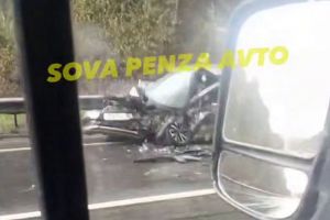 В Пензенской области сняли видео с раскуроченным в аварии автомобилем