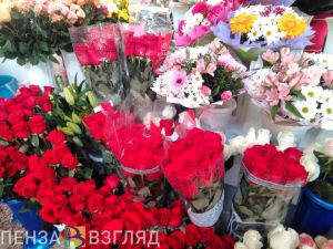 Пензенец заказал для жены роскошный букет из 101 розы, а привезли вялые цветы