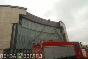 Пожарные ликвидировали возгорание на крыше филармонии в Пензе