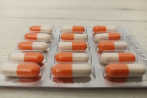 Чем опасно самолечение антибиотиками: факты, про которые надо знать