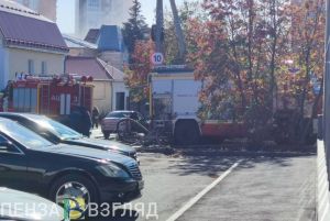 В Пензе на Овощной улице сгорели чердак и второй этаж дома