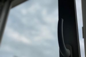 Всего одна ложка в таз - окна сияют до самой весны: копеечное средство для ленивых