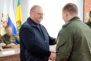 Олег Мельниченко наградил бойцов пензенского СОБР Росгвардии