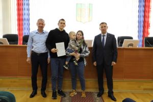 В Пензе молодые семьи получили жилищные сертификаты