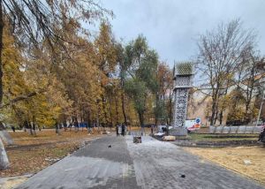 В сквере у часов «Кукушка» в Пензе демонтировал брусчатку