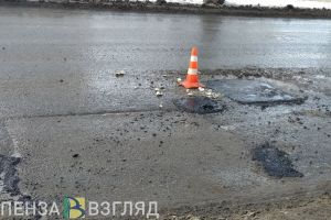 Подрядчик ремонтирует дороги в Кузнецке авансом