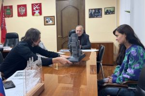 Златогорский обсудил со скульптором возведение мемориала бойцам СВО
