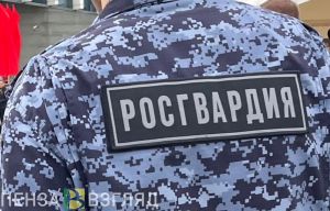 В центре Пензы двое парней подрались из-за девушки