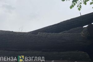 В Кузнецке полностью сгорела срубовая баня