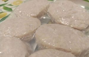 Готовлю котлеты-обманки - нужен самый простой продукт: только ставлю на стол - они уже разлетелись
