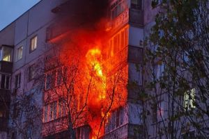 В Пензе горит многоэтажка на улице Антонова