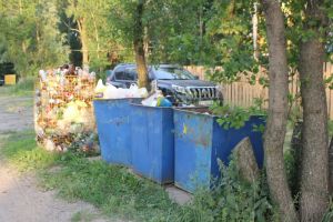 У странной русской приметы появилось объяснение: почему нельзя выносить мусор по вечерам