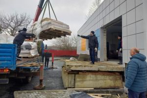 В новую взрослую поликлинику Кузнецка привезли первую партию оборудования