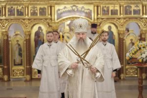 Владыка Серафим провел освящение престола храма святителя Феодора Ростовского в «Лугометрии»