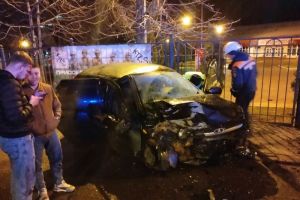 3 пострадали после столкновения машины с ограждением парка «Олимпийский» в Пензе