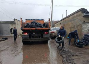 С территории Октябрьского района Пензы вывозят старые шины