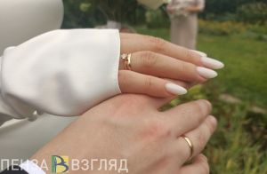 В Пензе возле ЗАГСа лимузин въехал в газовую трубу